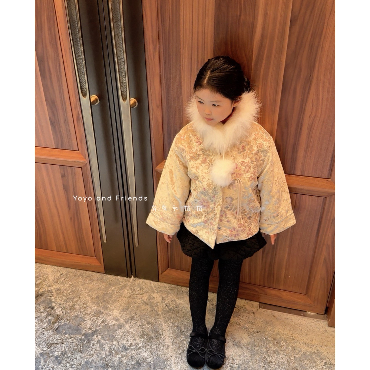 有有家·儿童高品质秋冬款新中式丝绒花朵刺绣毛领围脖拜年服外套