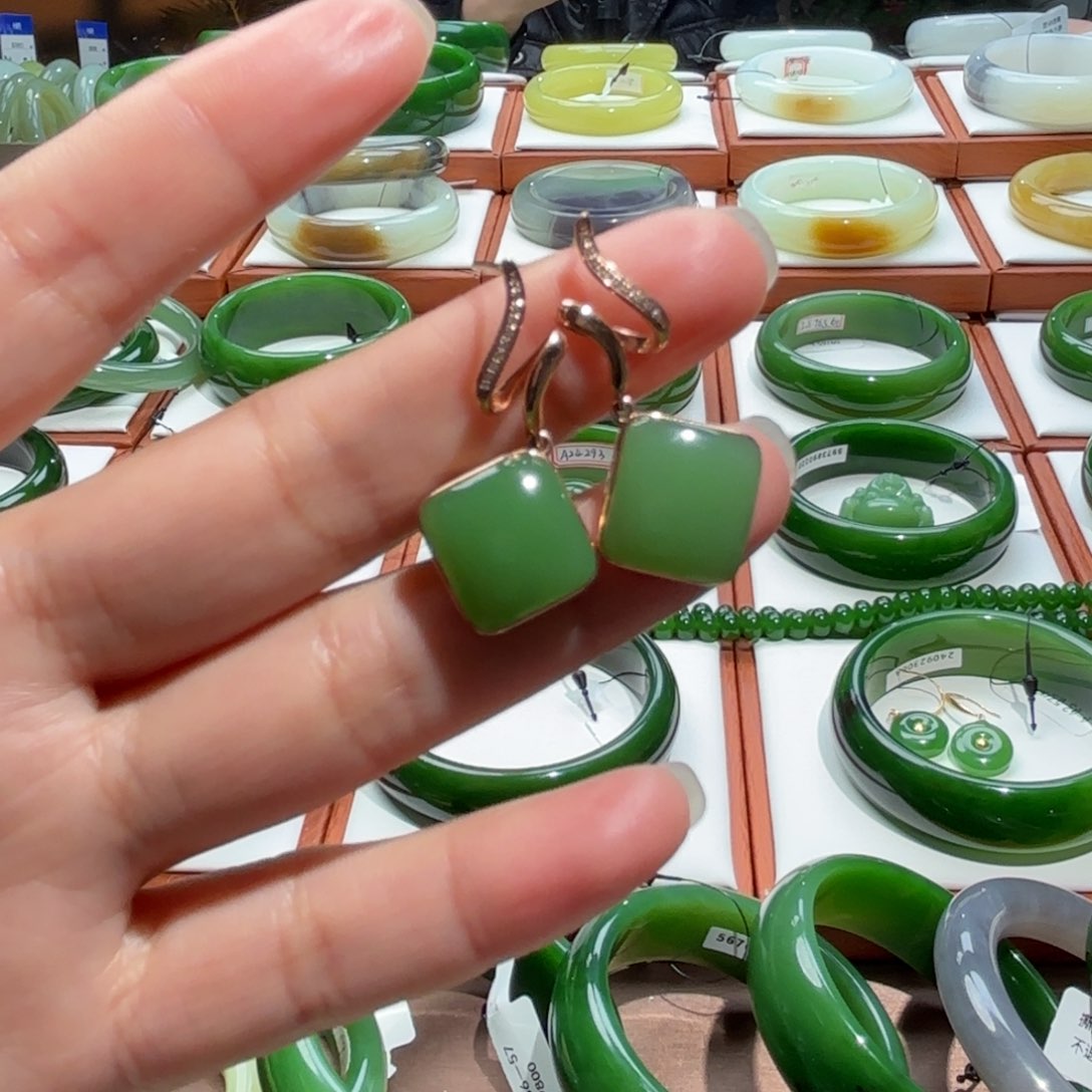 和田玉耳饰18K金镶嵌