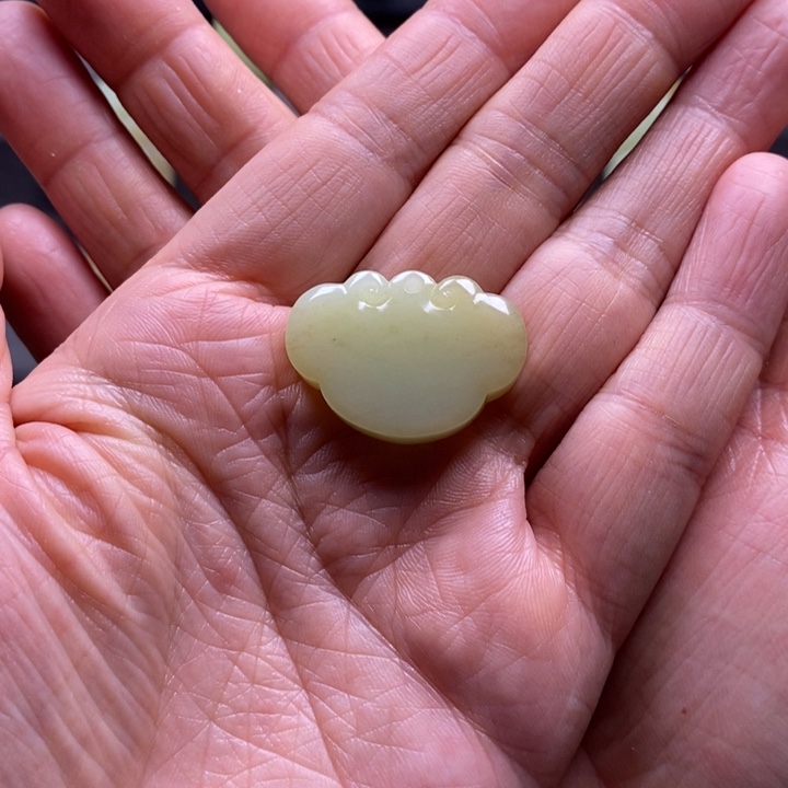 和田玉颈饰未镶嵌小***?