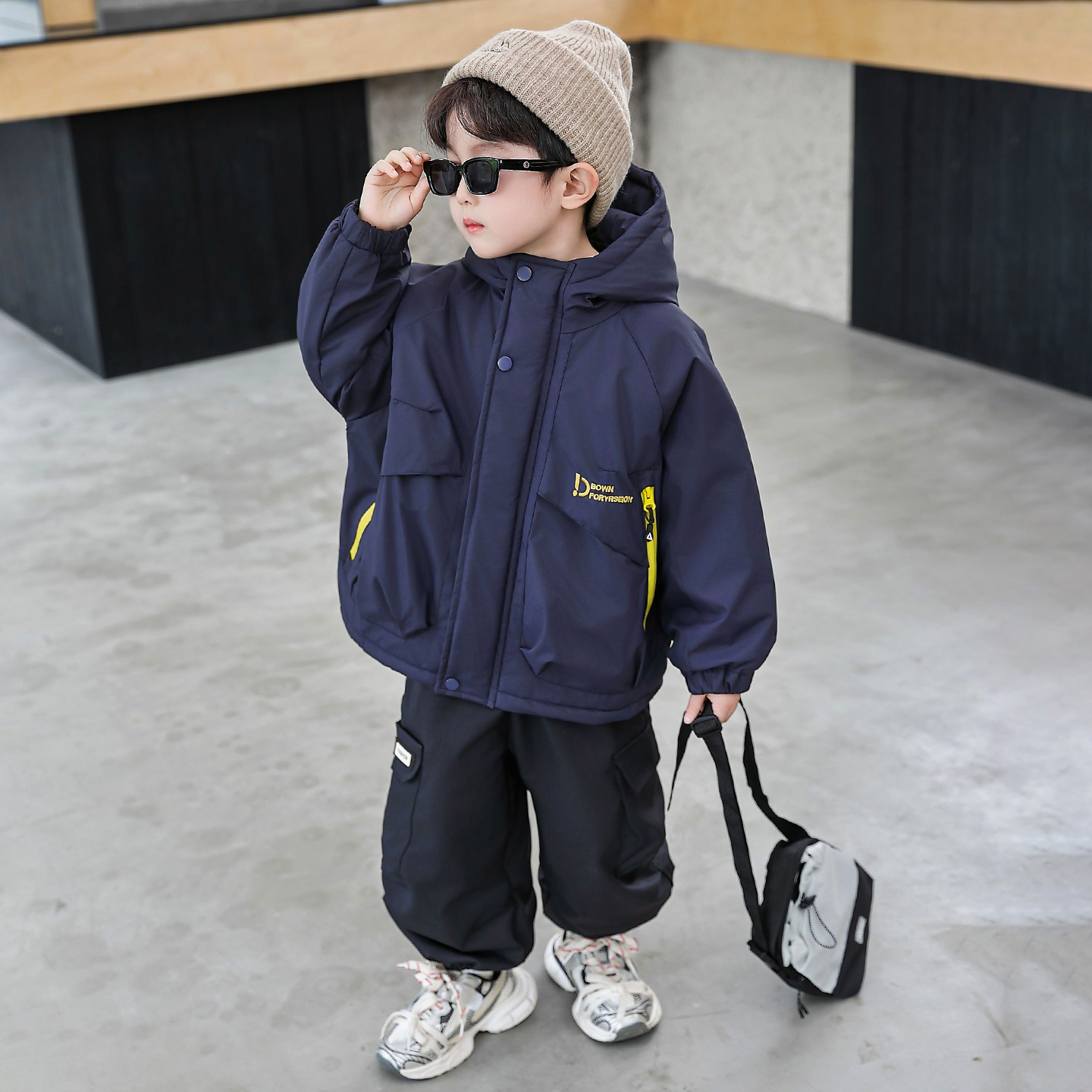 男童加绒外套秋冬2025新款时髦儿童连帽派克服男宝加厚百搭冲