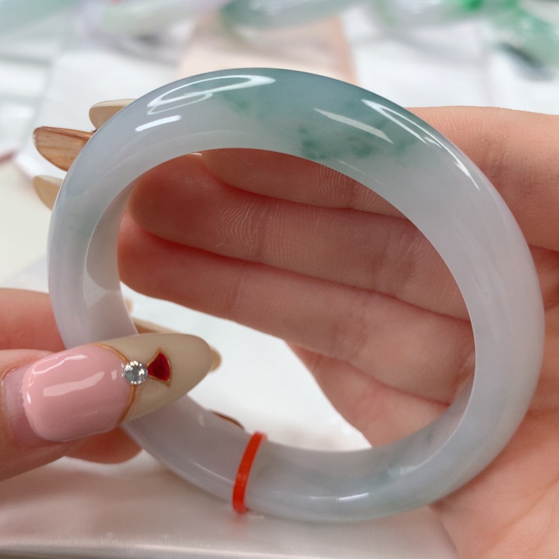 翡翠手镯未镶嵌53.3牛奶底飘蓝花底妆超胶