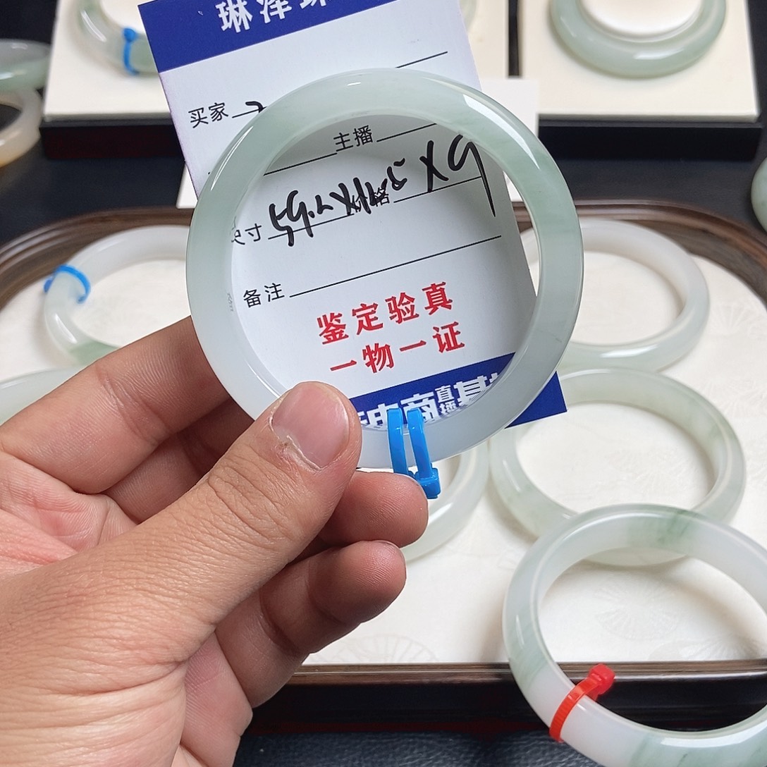 石英质玉未镶嵌手镯2