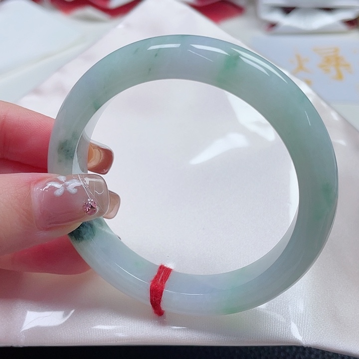 翡翠手镯未镶嵌缅甸