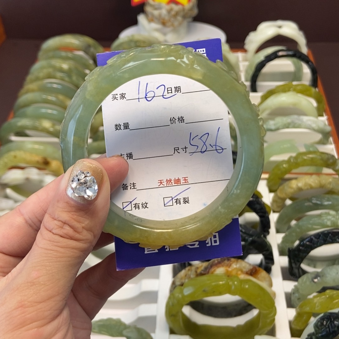 蛇纹石玉手镯未镶嵌