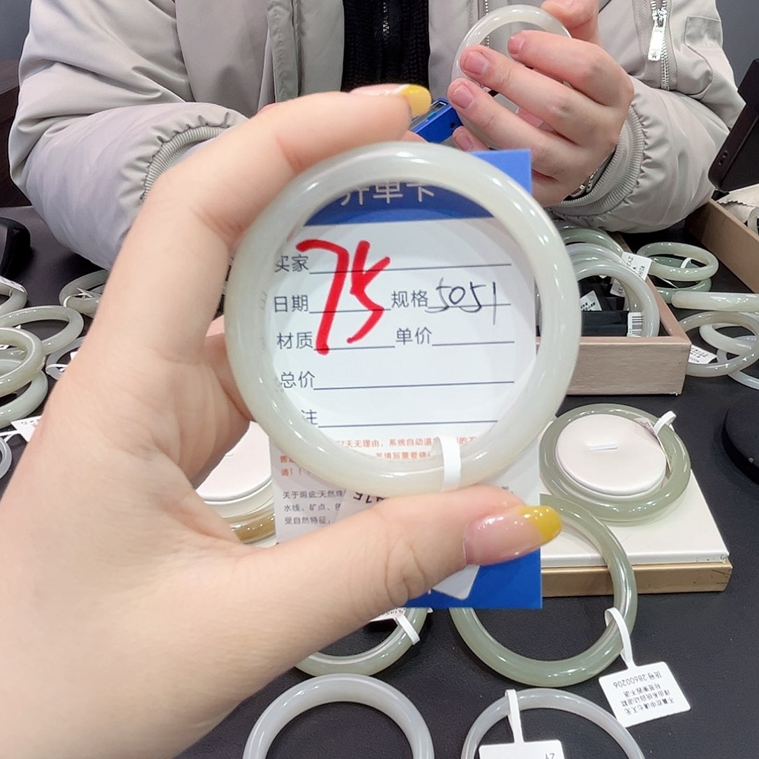 和田玉手镯未镶嵌