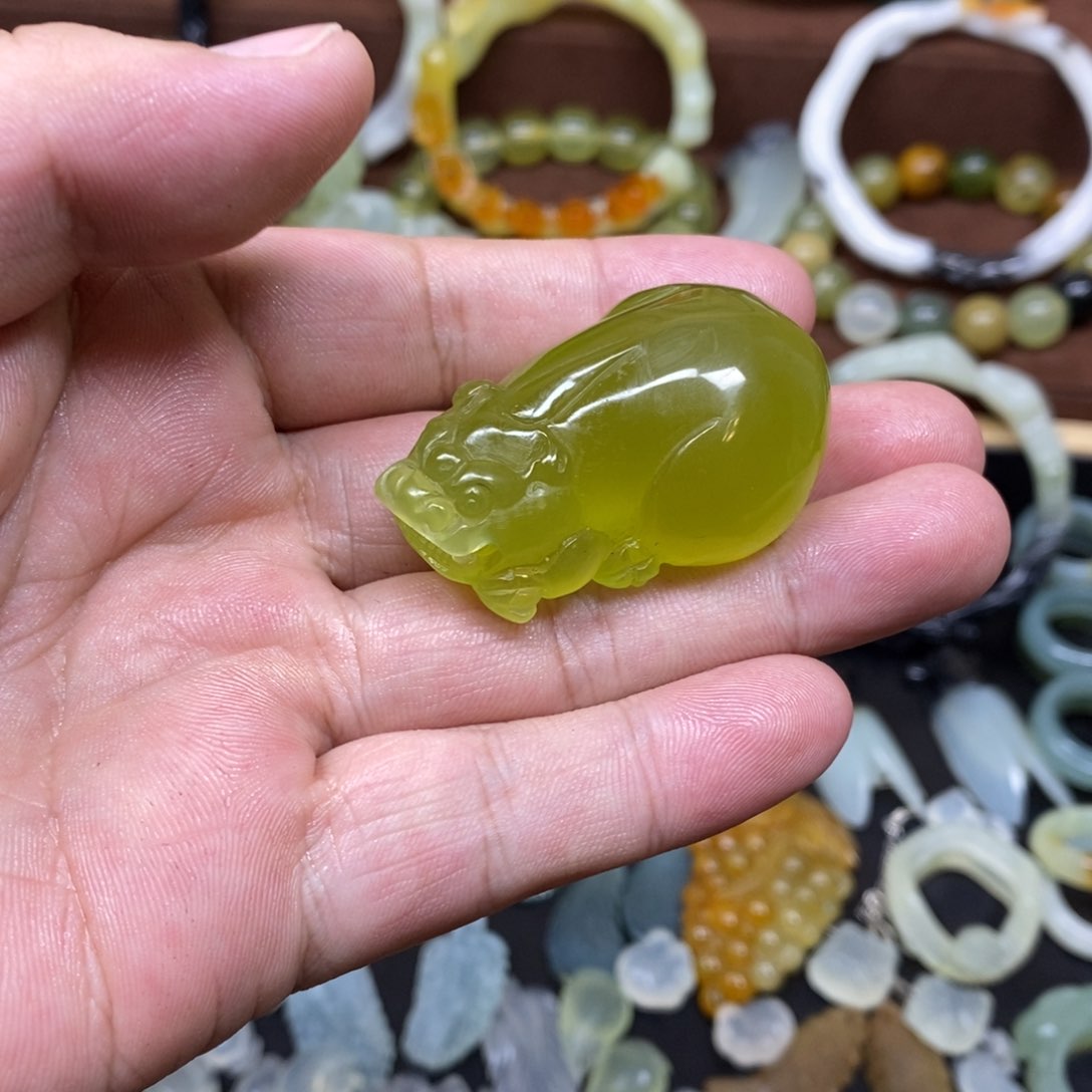 蛇纹石玉吊坠(赠链)未镶嵌