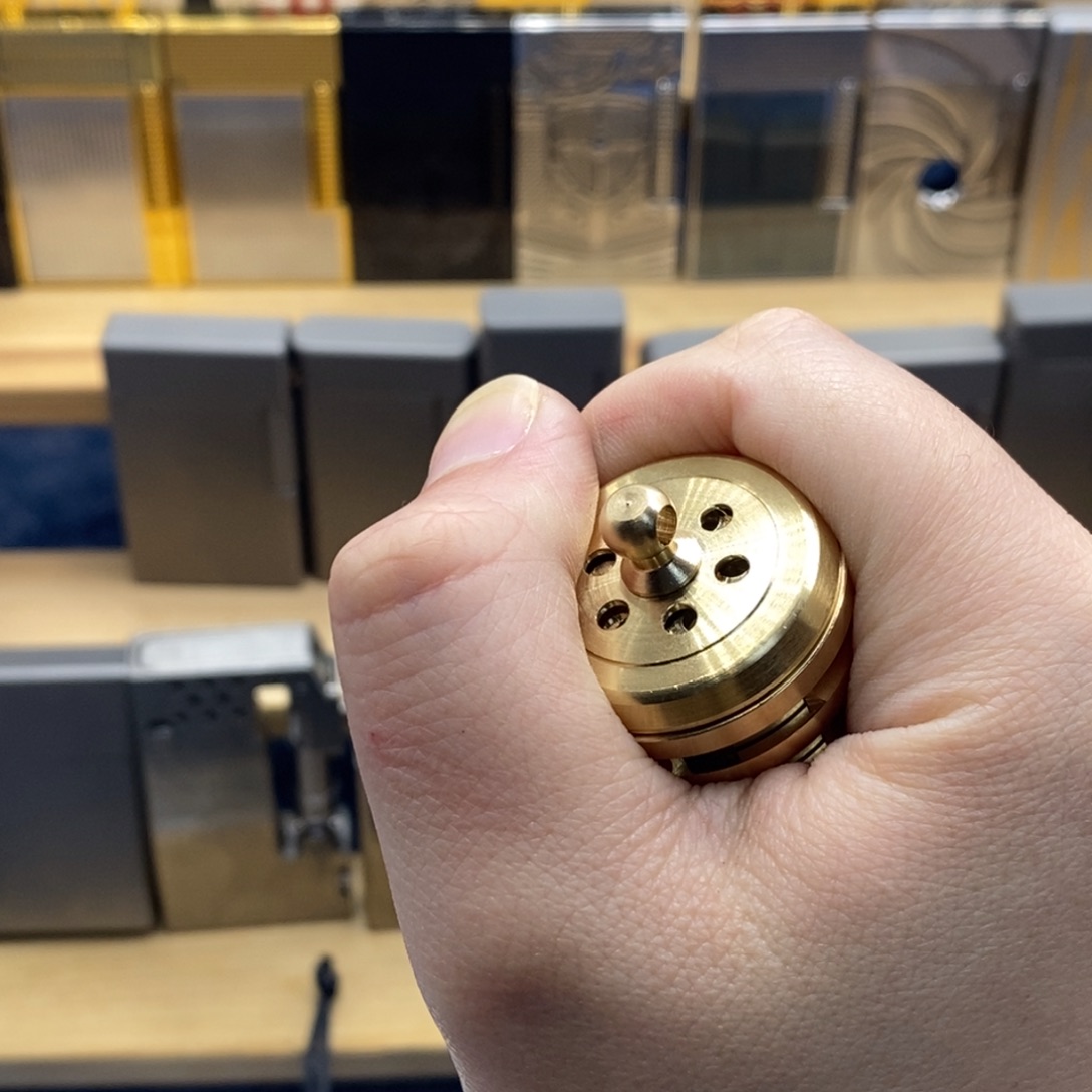 胖****战壕黄铜打火机捡漏