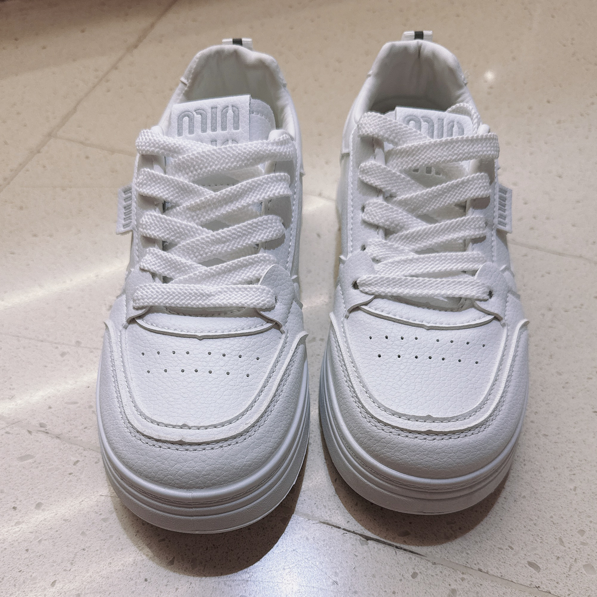 运动休闲鞋薄款厚底圆头休闲板鞋休闲健步缝制