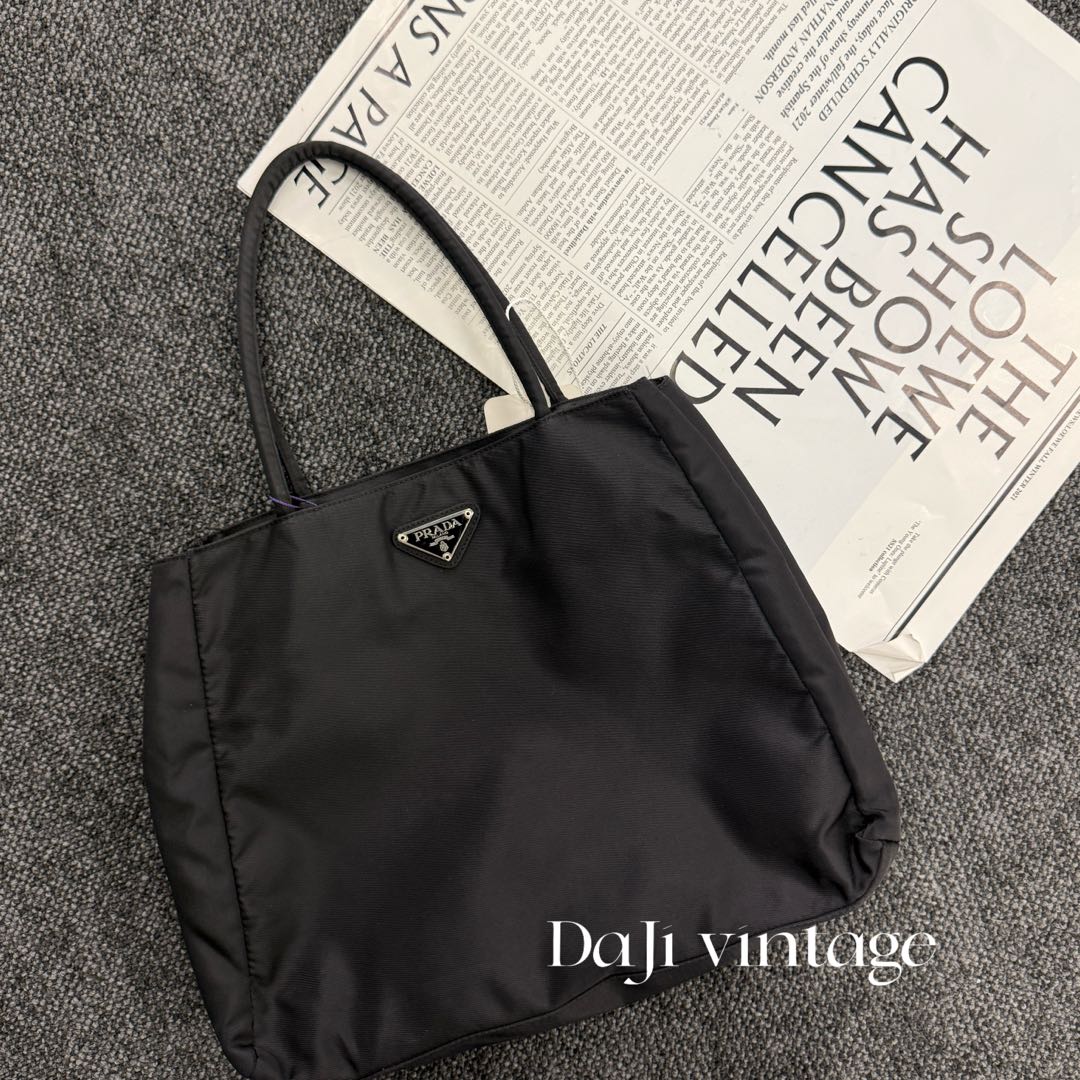 95新 Prada/普拉达 大吉中古/prada普拉达黑银尼龙梯形托特单肩包