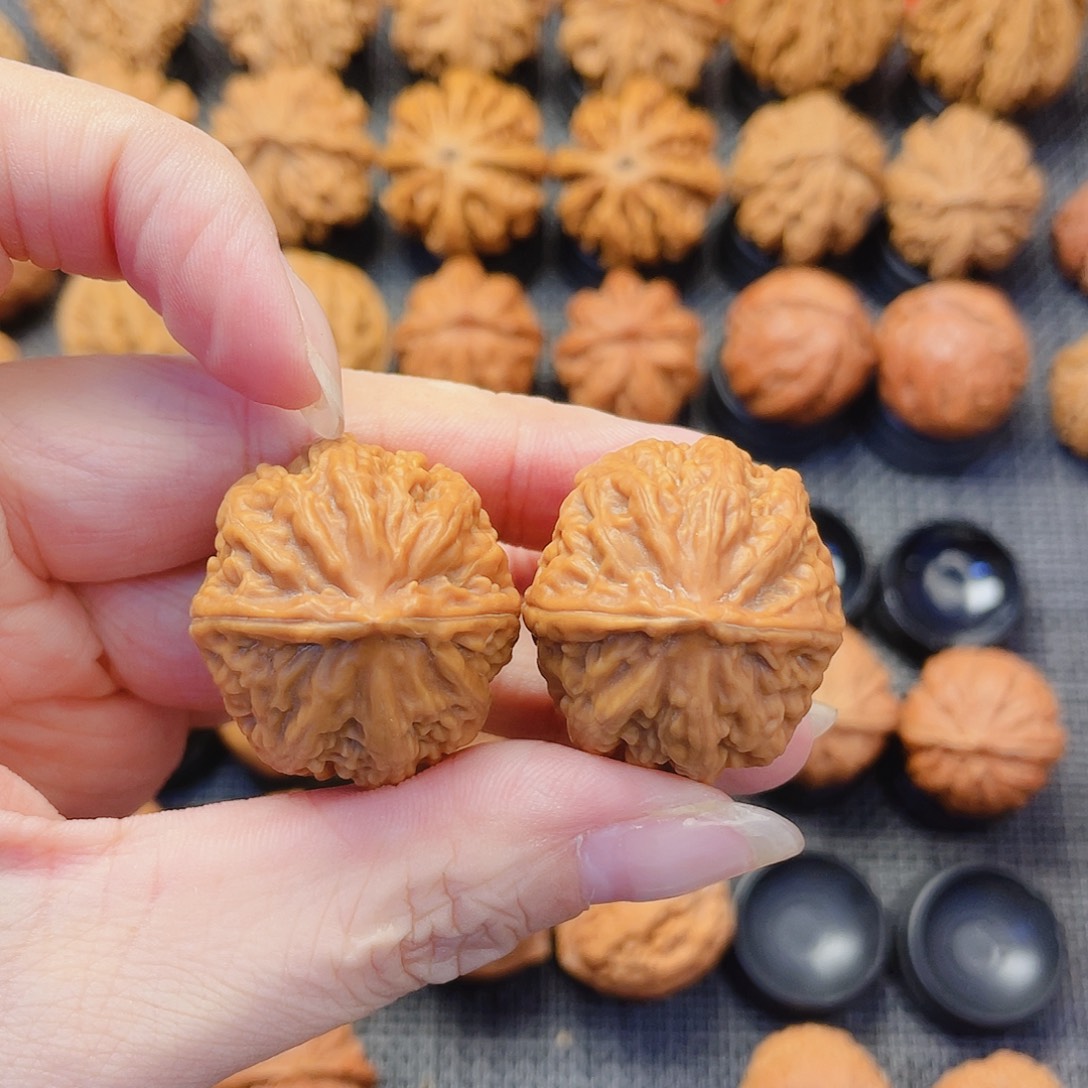 s***n把件文玩核桃小珊瑚