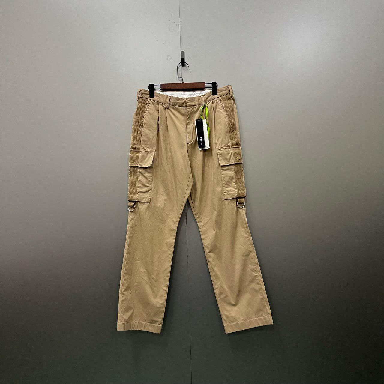 99新 BURBERRY/博柏利 （jp）203 卡其色口袋长裤 56码