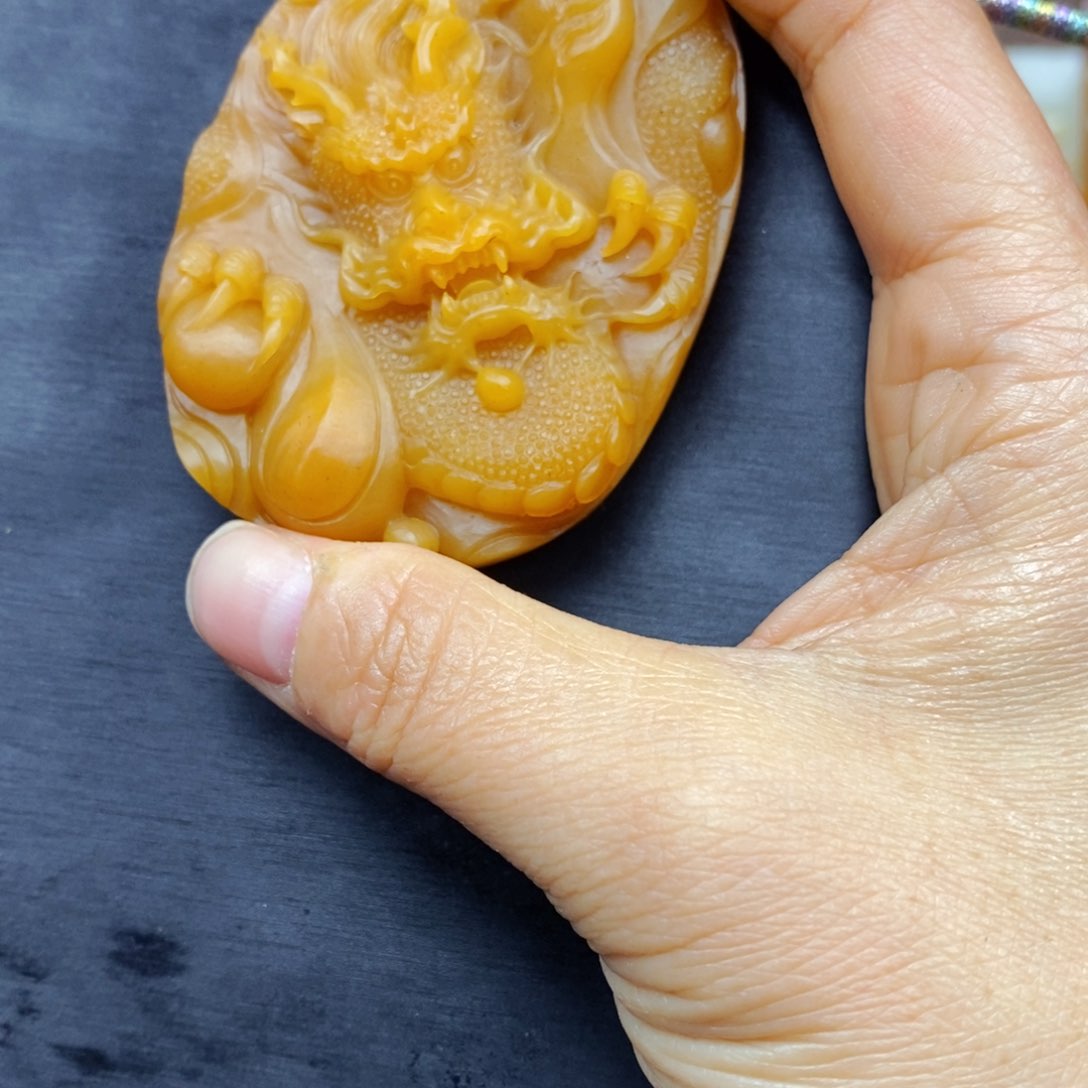 石英质玉（黄龙玉）颈饰未镶嵌