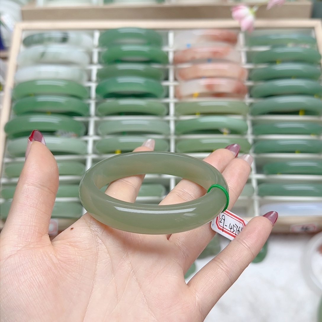 石英质玉手镯未镶嵌58口径