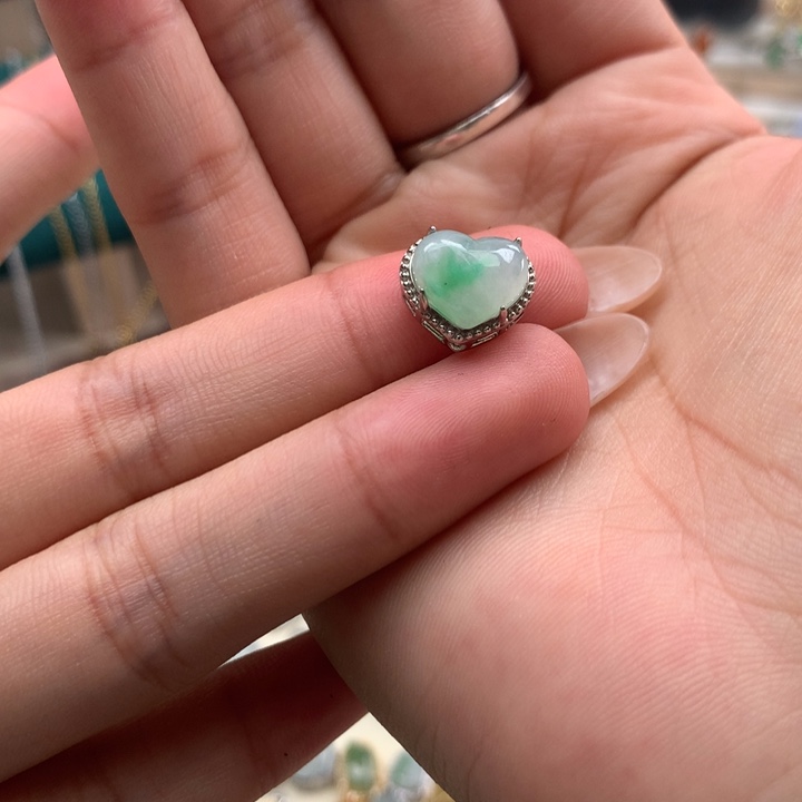 颈饰银S925镶嵌翡翠爱心路路通