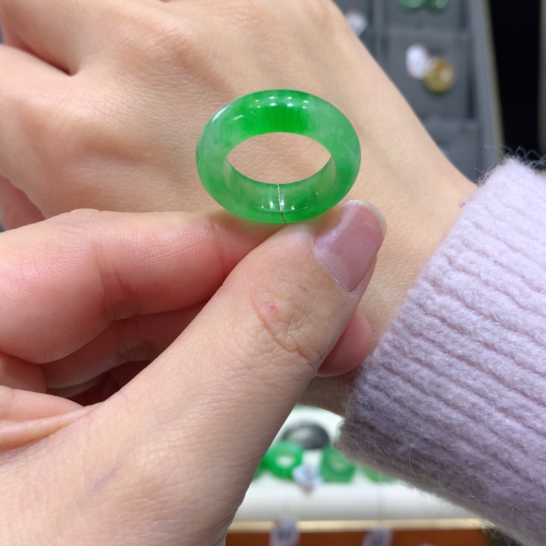翡翠戒指未镶嵌翡翠