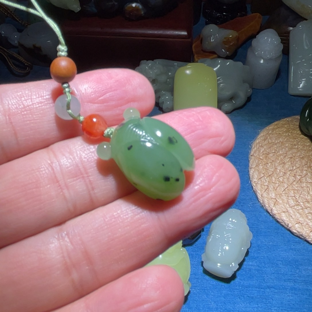 颈饰未镶嵌和田玉鲈**翁