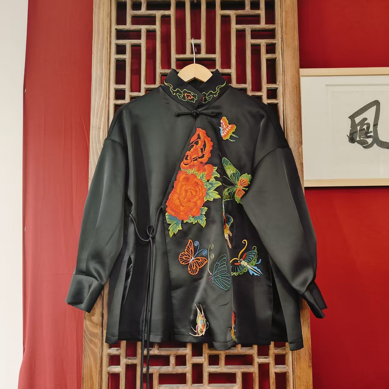 （LS138-2）凤徕兮私人定制黑色光板底牡丹花刺绣斜襟系带上衣