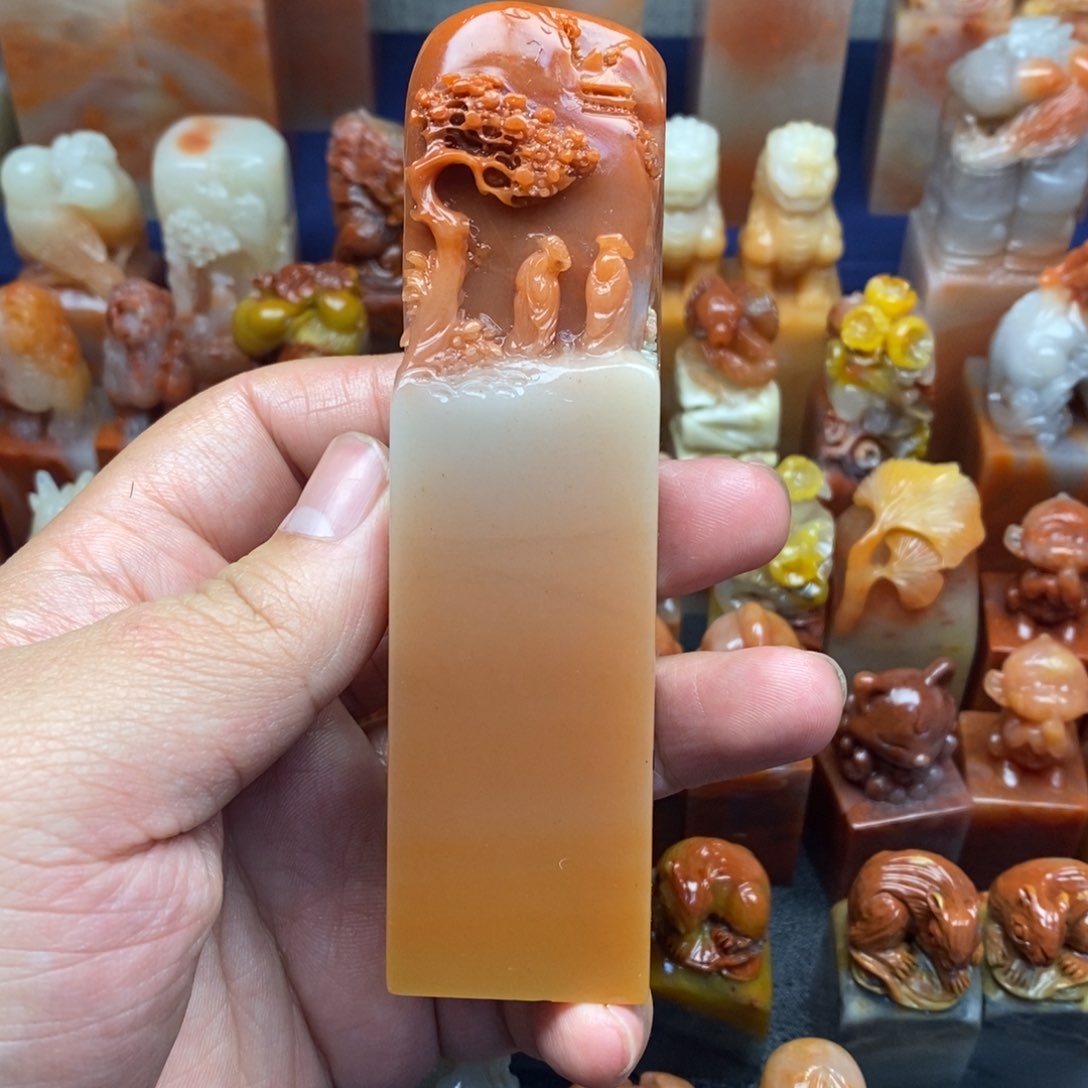 寿山石印石老挝巧雕 松下雅聚