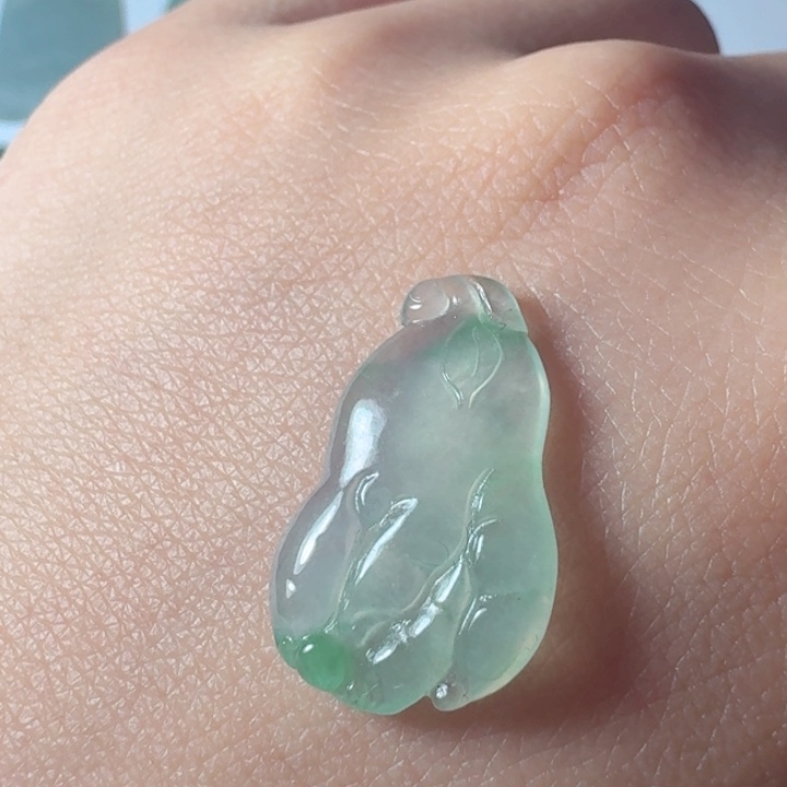 定制翡翠未镶嵌佛手