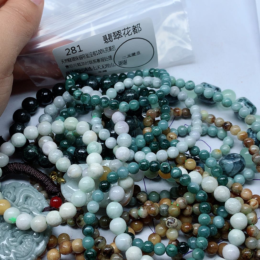 翡翠颈饰未镶嵌翡翠