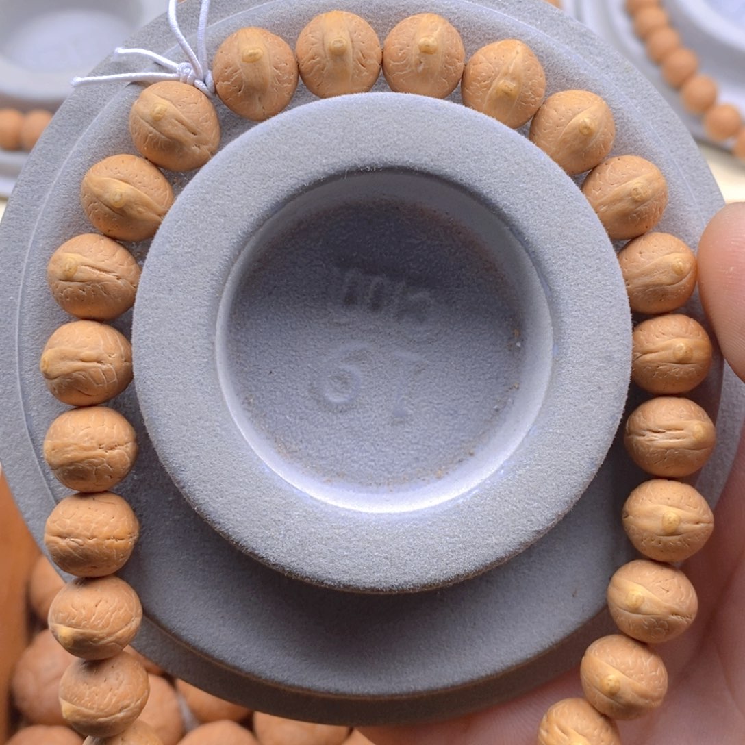 凤眼菩提吊坠10.8-11.1实心玉化皮毕业27手持x107