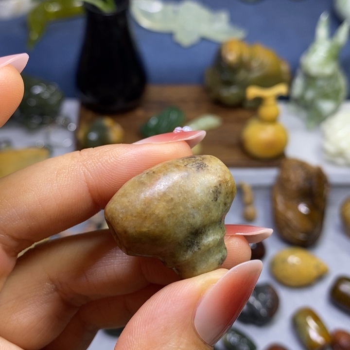 岫岩河磨玉（透闪石质玉）未镶嵌挂件三通1.8