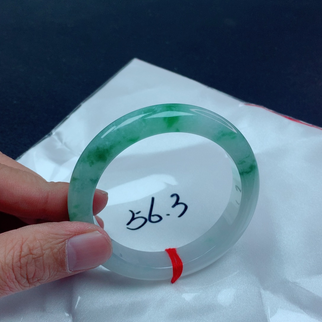 翡翠手镯未镶嵌翡翠手镯