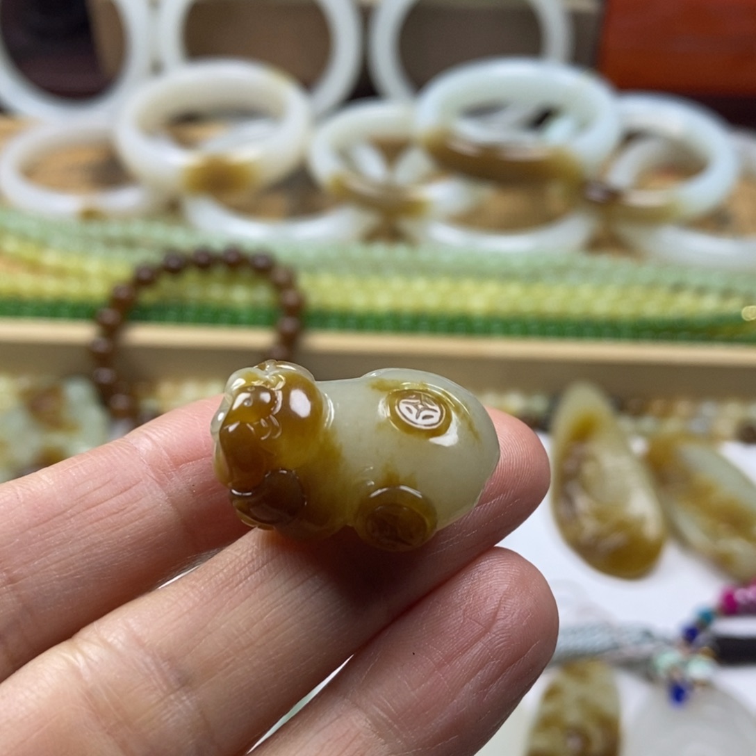 和田玉（糖玉）颈饰未镶嵌