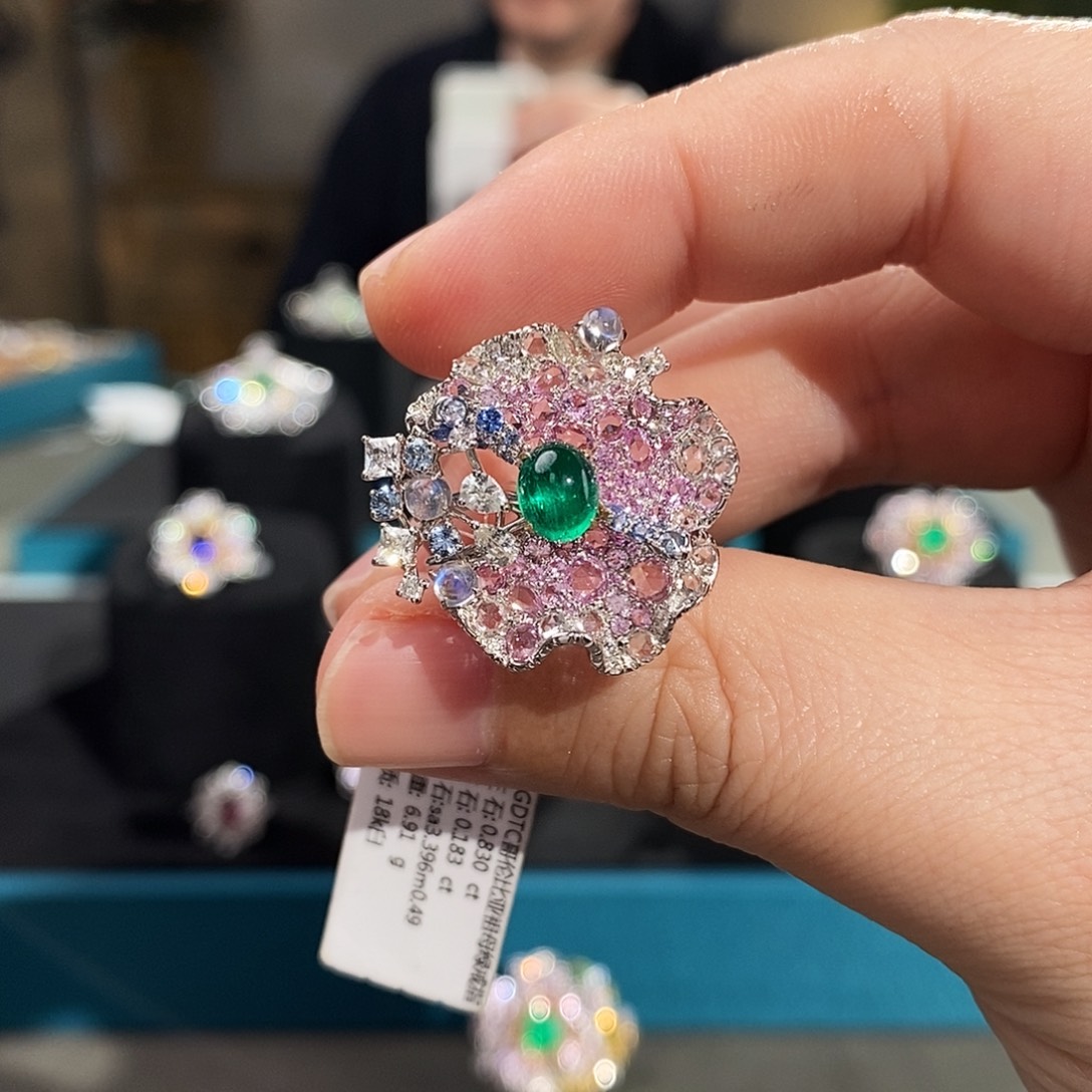 祖母绿戒指18K金镶嵌哥伦比亚0.83ct