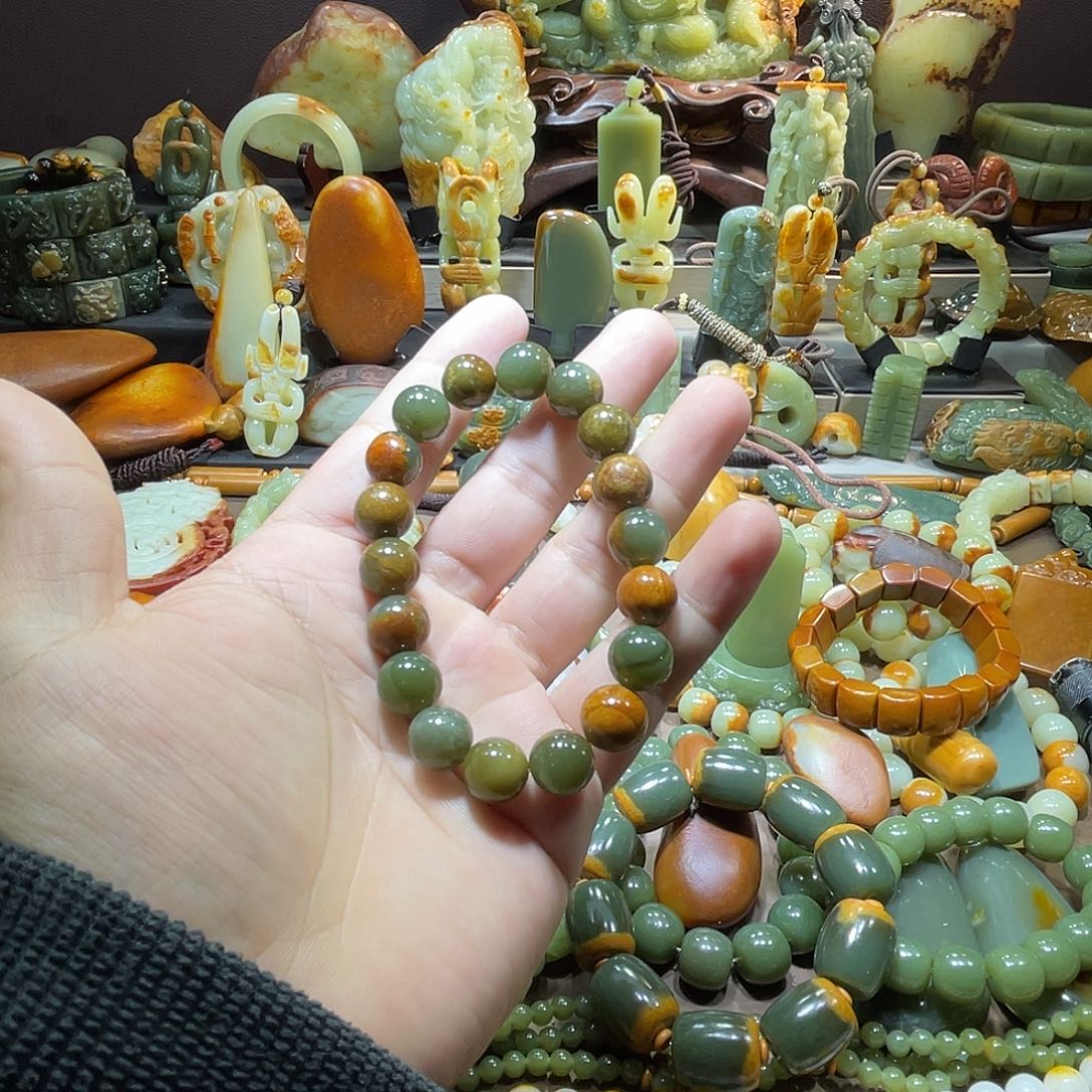 透闪石质玉未镶嵌珠宝奇石