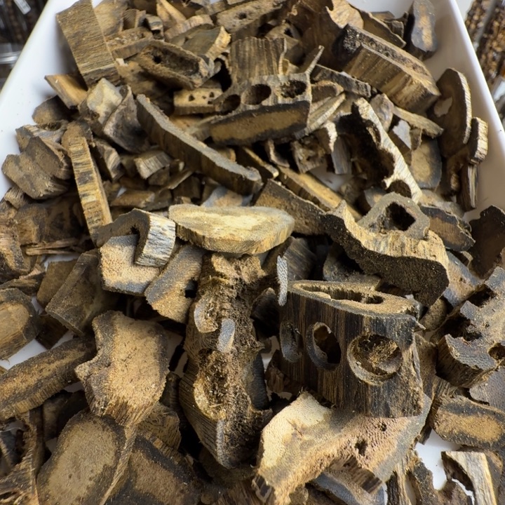 姜****沉香碎屑沉香奇楠沉香绿奇楠边角料钻珠料100克重