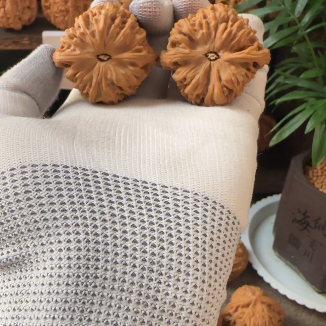 角***张把件文玩核桃三角南将石43