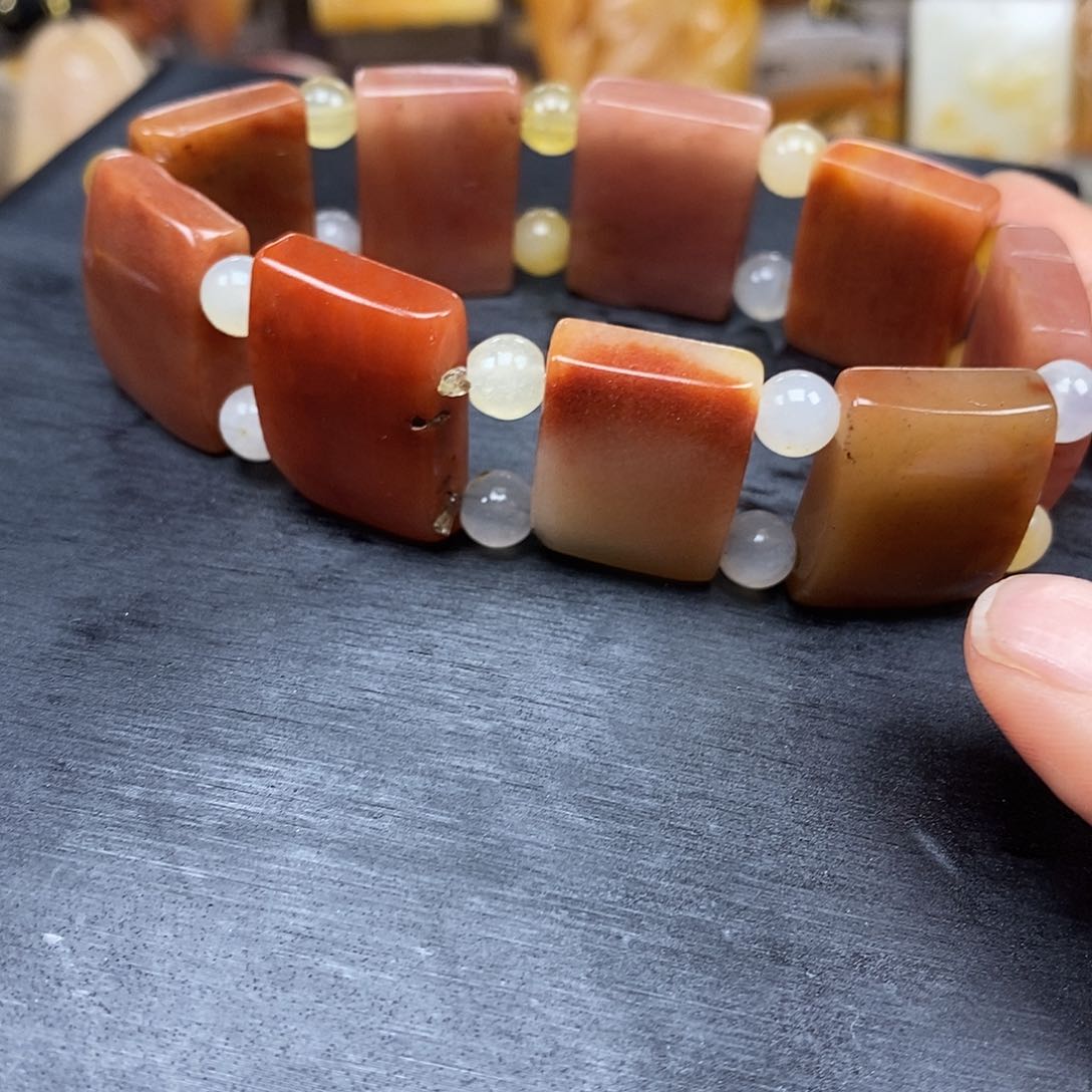 石英质玉（黄龙玉）颈饰未镶嵌