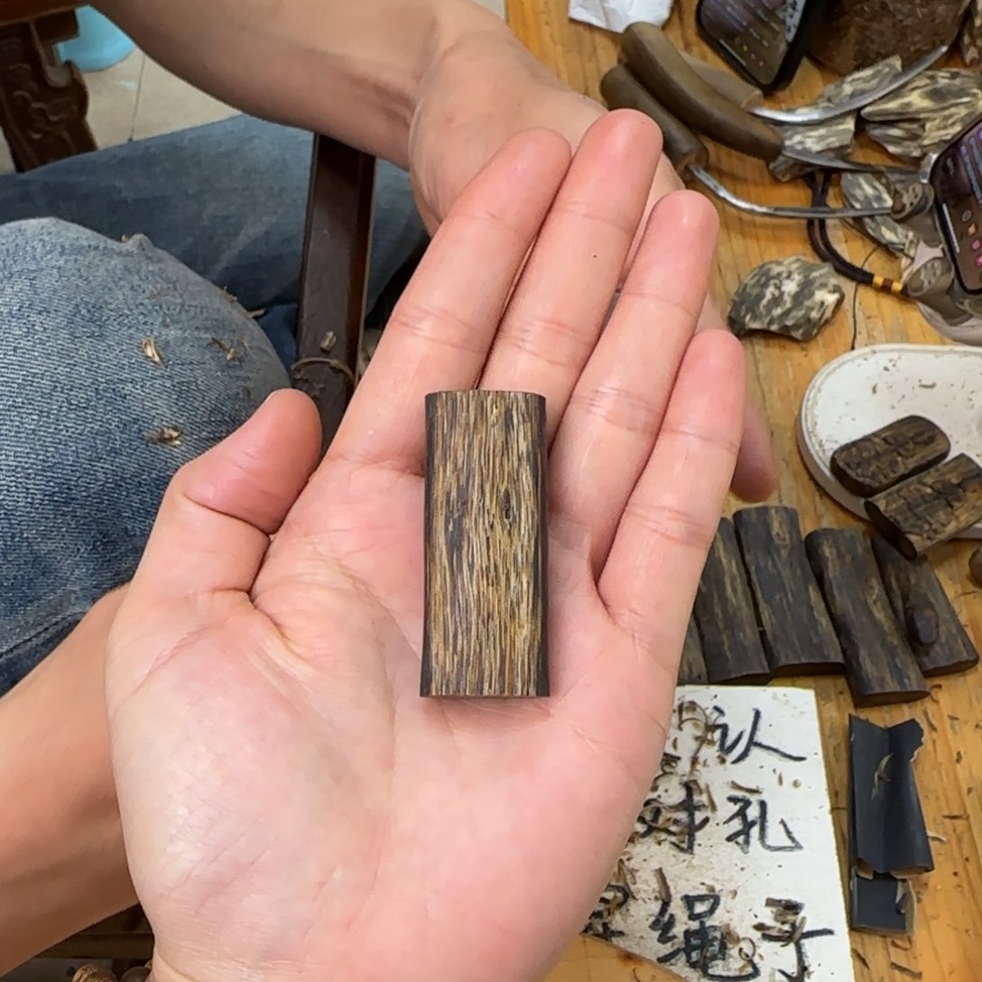 沉香吊坠素牌白奇7.3克