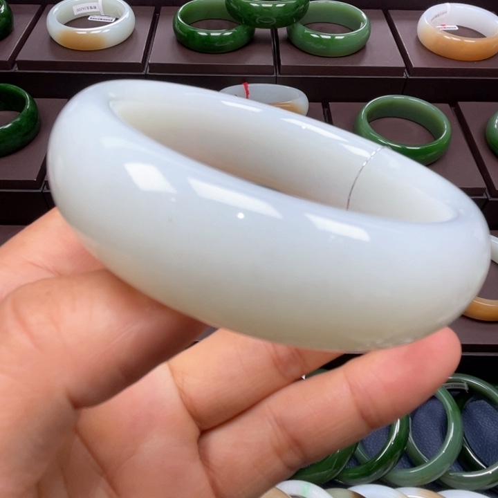 和田玉未镶嵌手镯