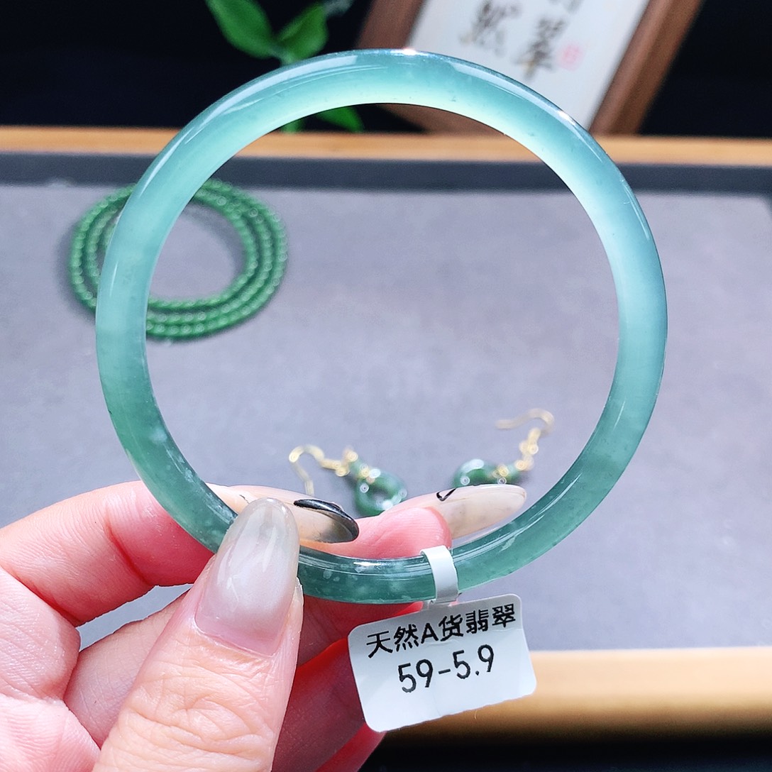 翡翠手镯（圆镯）未镶嵌