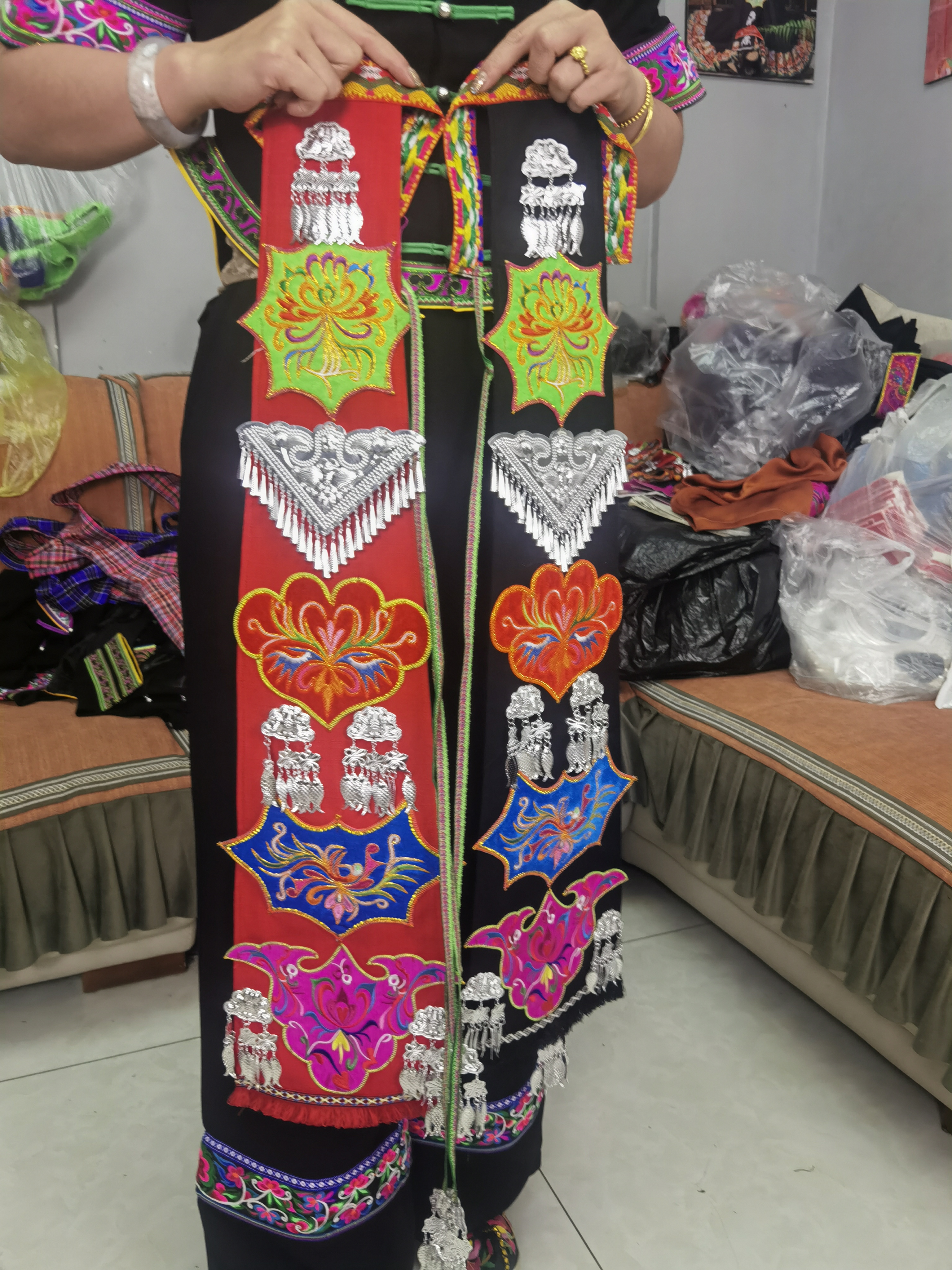 马小妹，民族腰带