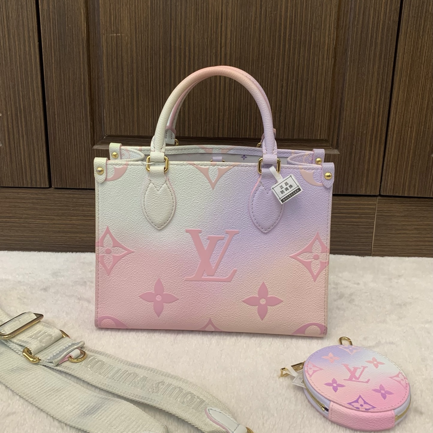 95新 LouisVuitton/路易威登 LV梦幻渐变onthego小号