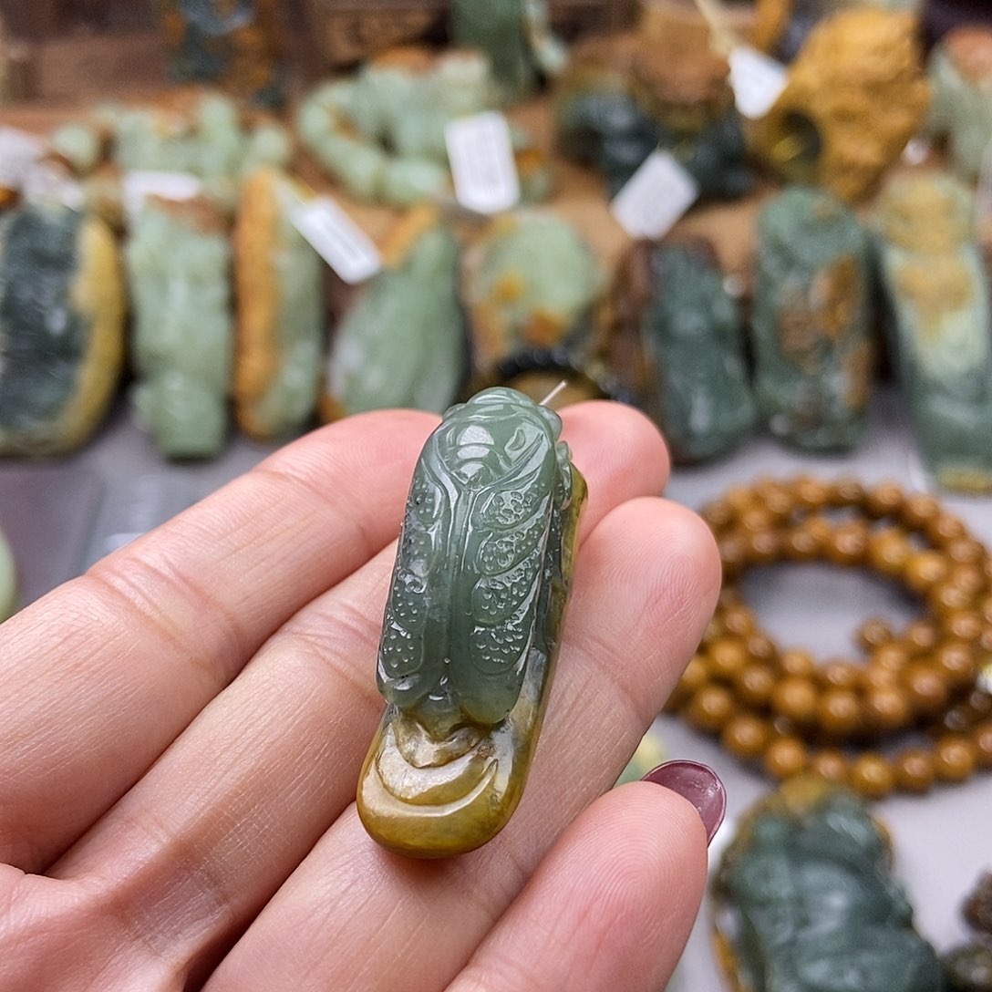 岫岩河磨玉（透闪石质玉）挂坠未镶嵌