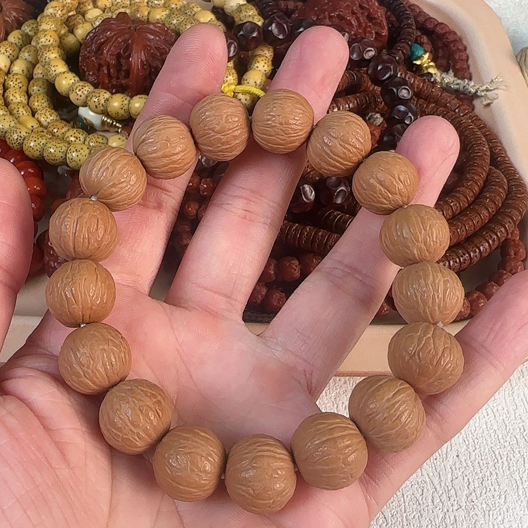 吊坠猴头核桃猴头凤羽