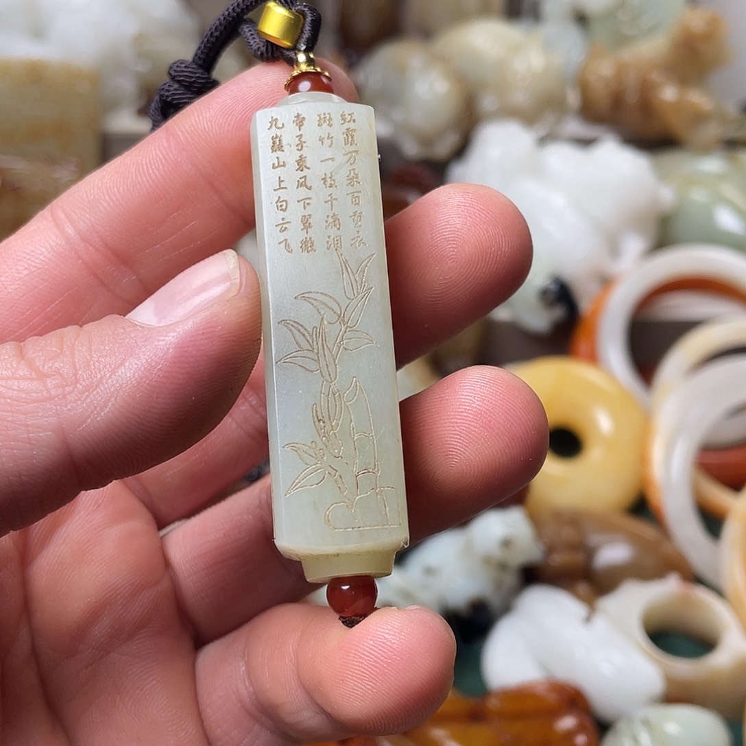 古***藏和田玉未镶嵌颈饰