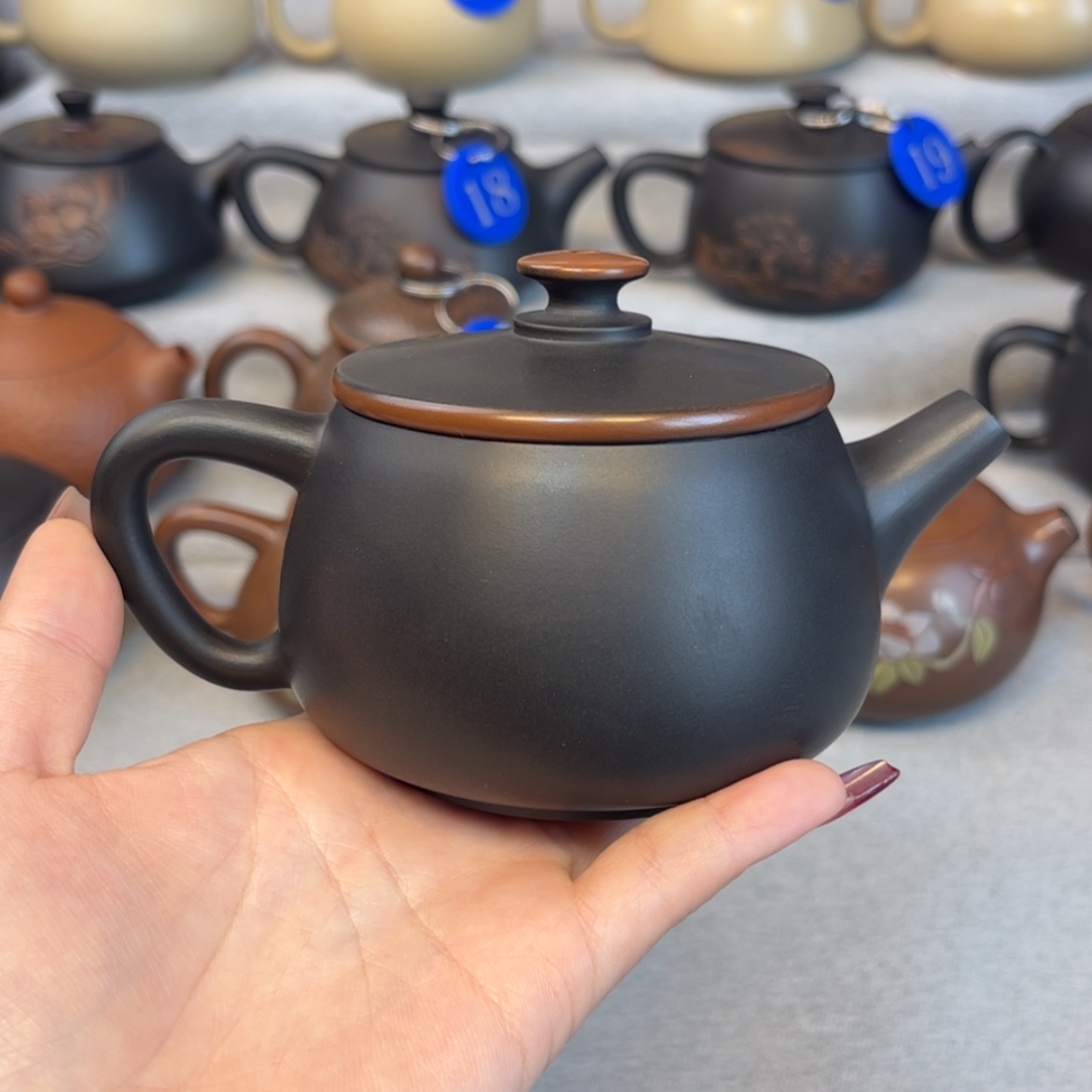 【闪购商品】红泥 微瑕 容量 220c c