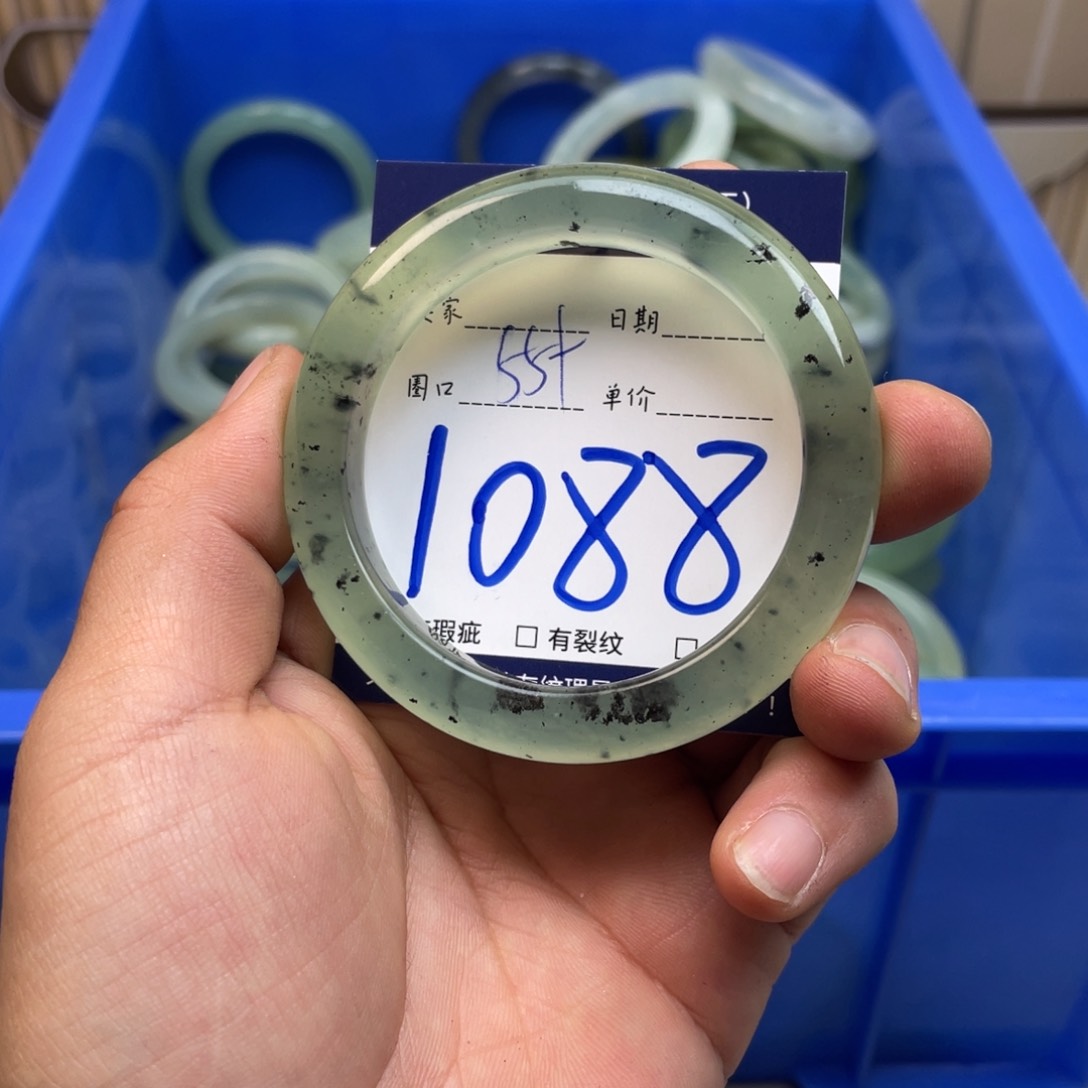 岫玉手镯手镯未镶嵌