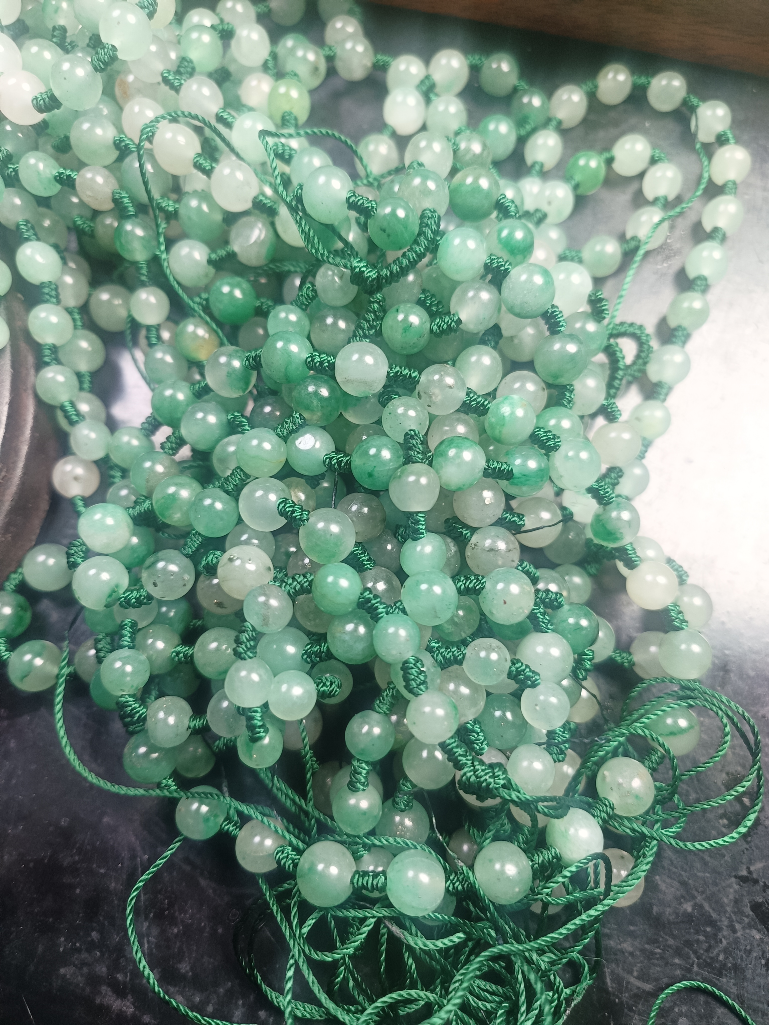 非洲翠石英质玉挂件