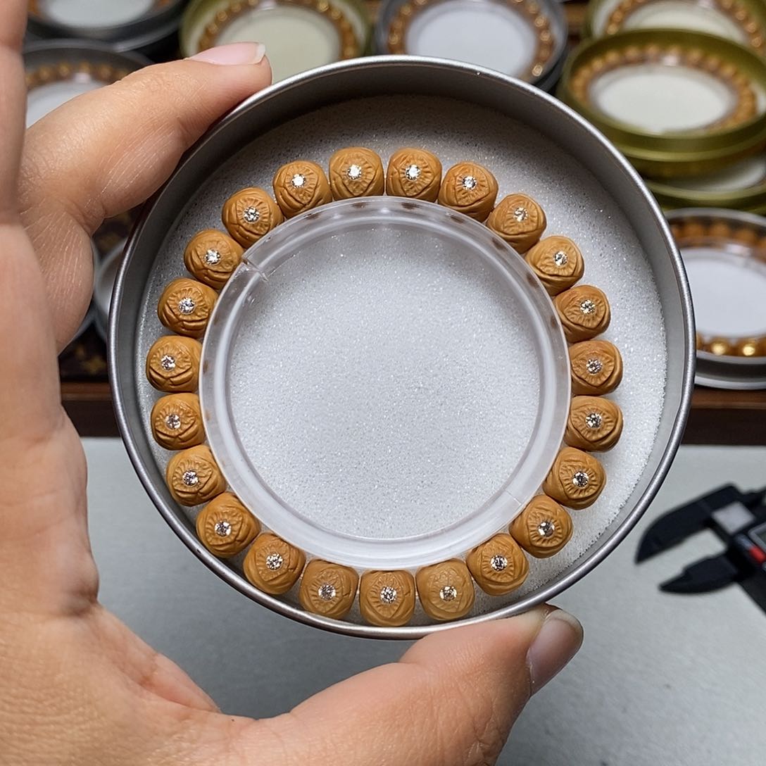 猴头核桃手串61号满锆石魔眼魔童9+左右