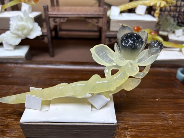 天然岫玉 俏色荷花