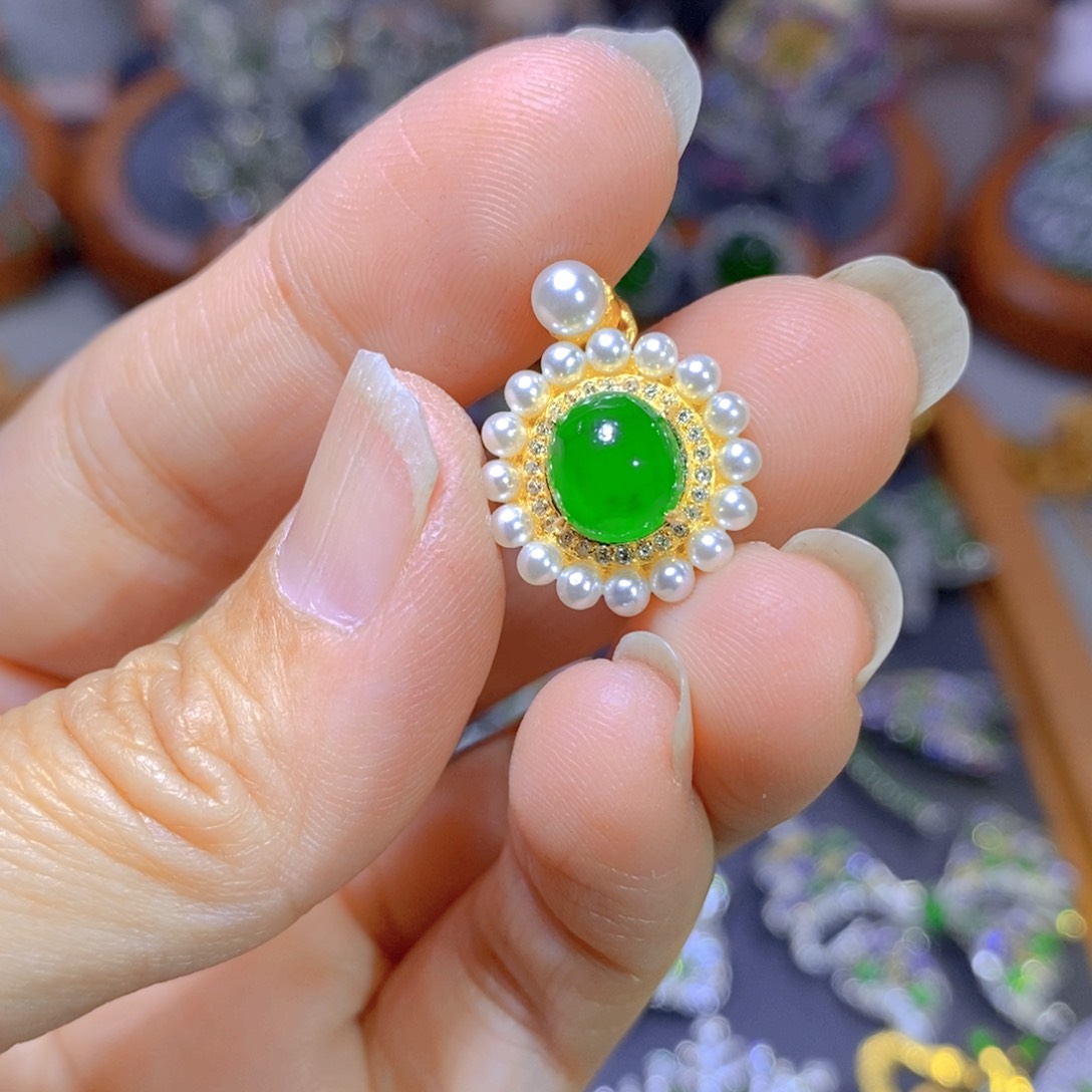 翡翠颈饰银S925镶嵌天然翡翠