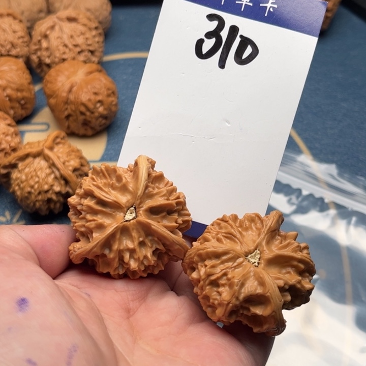 文玩核桃吊坠三棱 42精修 310