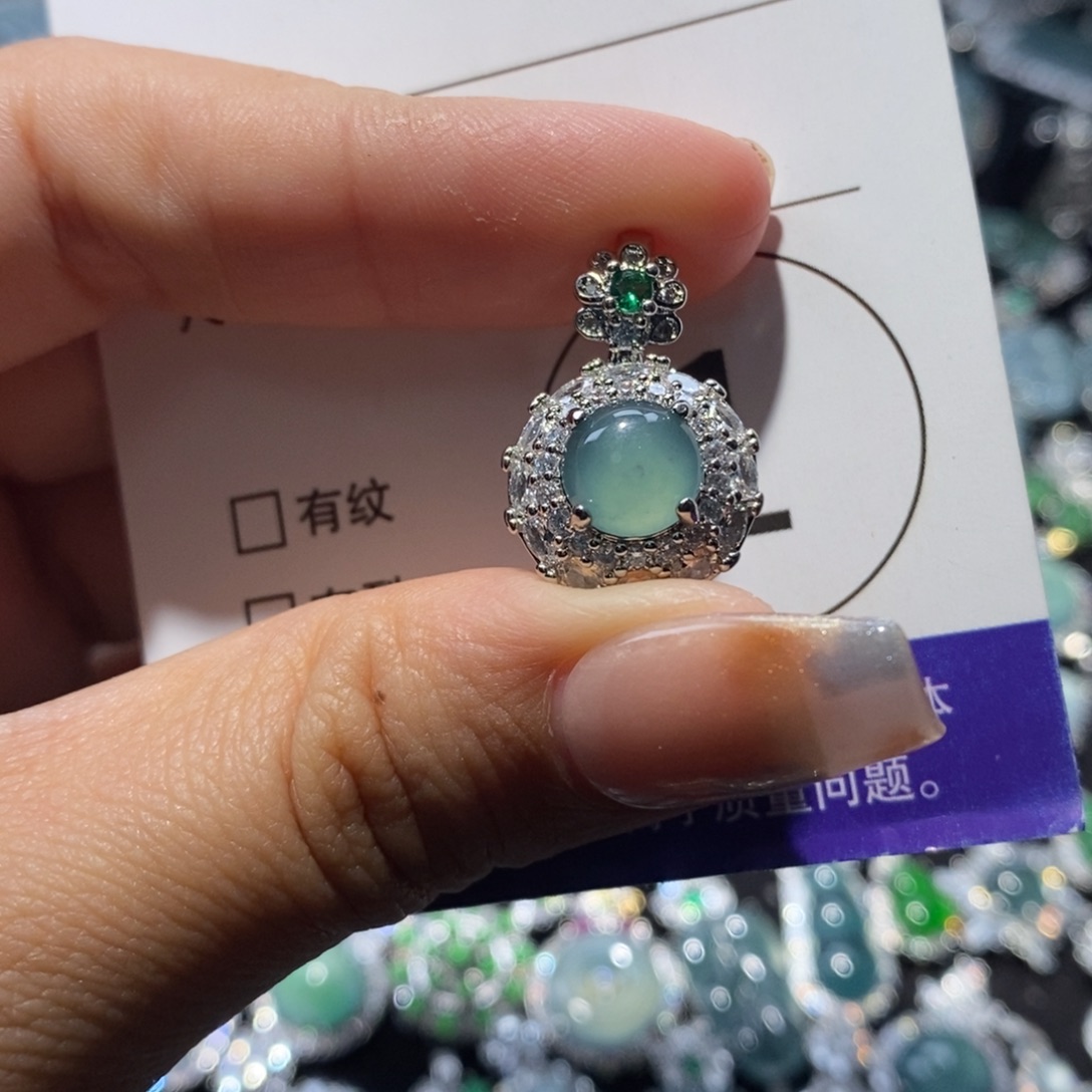 翡翠未镶嵌颈饰翡翠