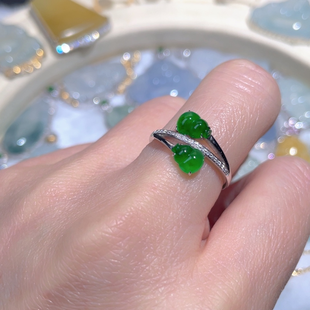 翡翠颈饰18K金镶嵌翡翠